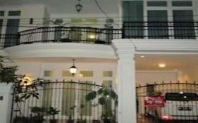 Ge Jacmart Homestay Makassar By Zuzu