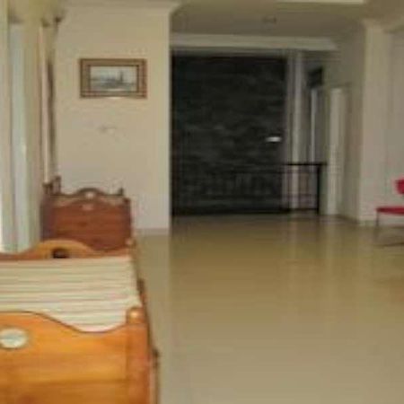 Ge Jacmart Homestay Makassar By Zuzu Bagian luar foto